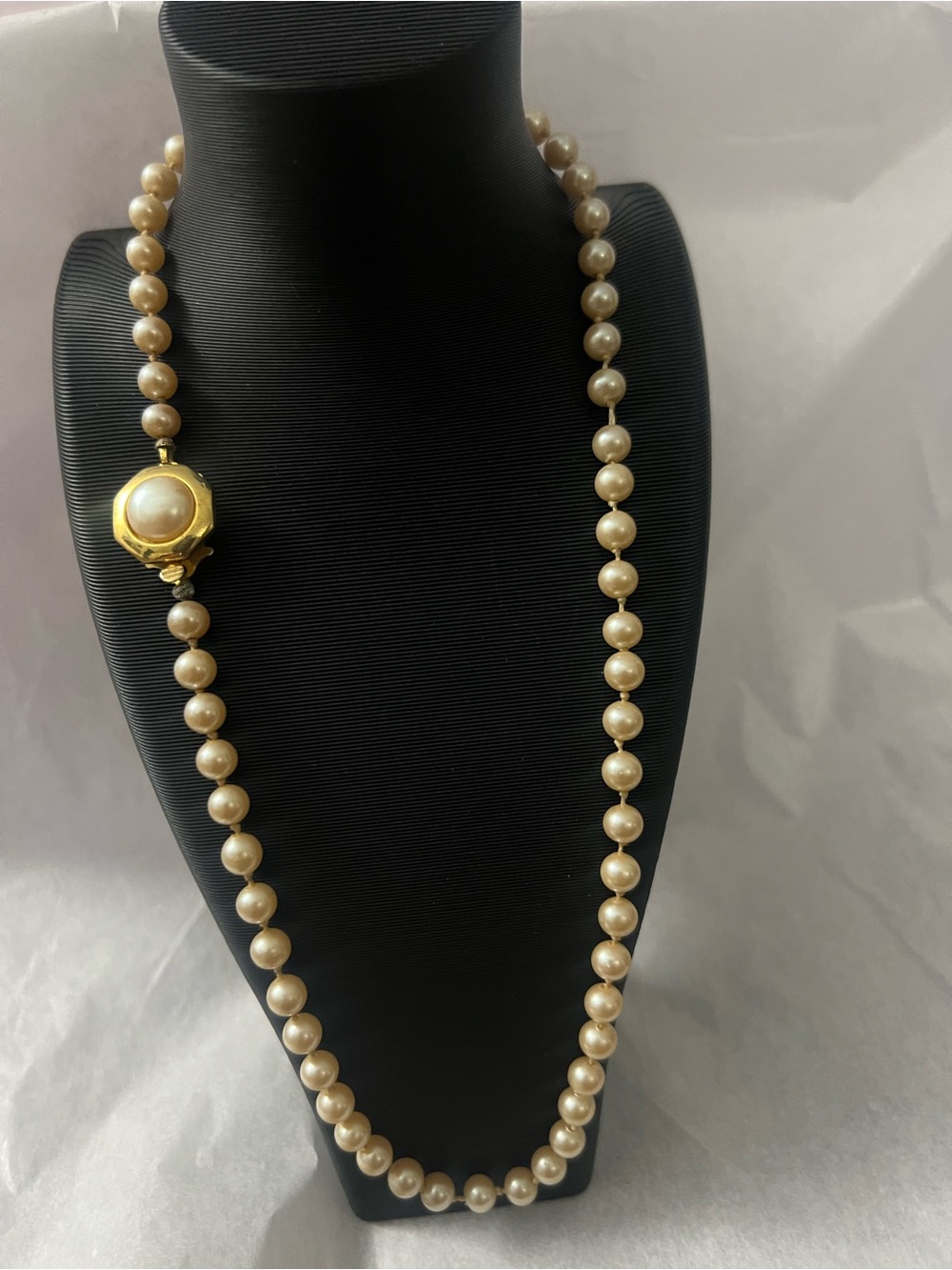 Vintage Classic Ivory Pearl Necklace with Gold Accent